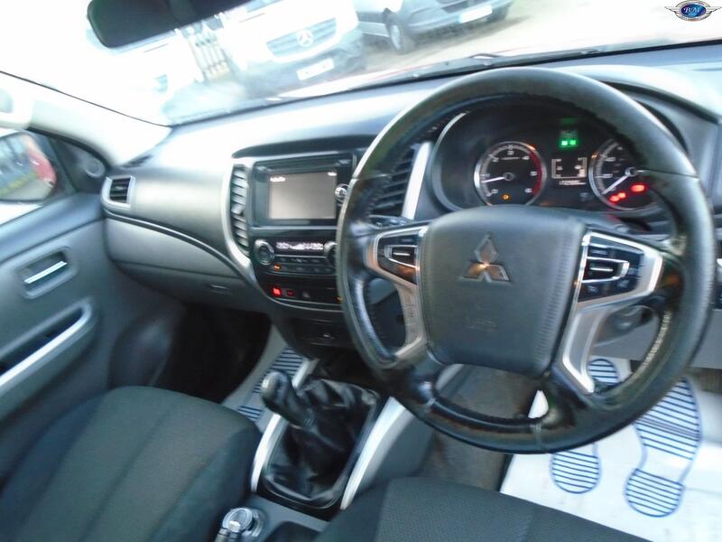 MITSUBISHI L200
