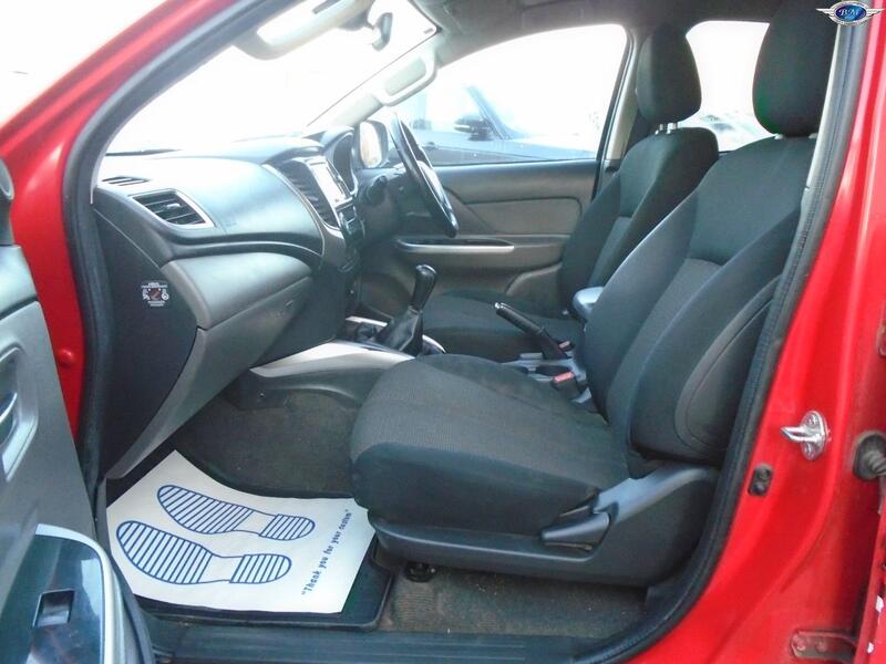 MITSUBISHI L200