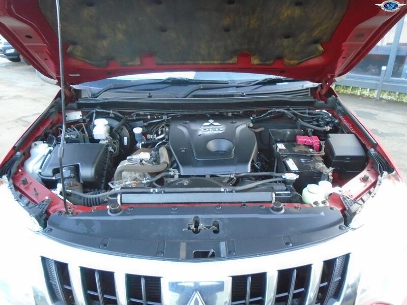 MITSUBISHI L200