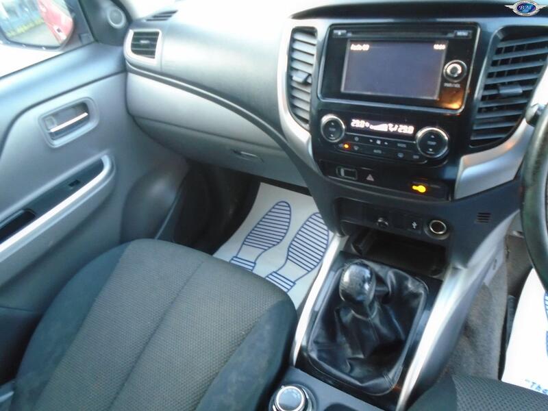 MITSUBISHI L200
