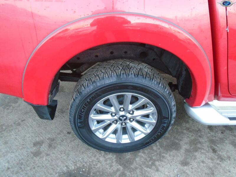MITSUBISHI L200