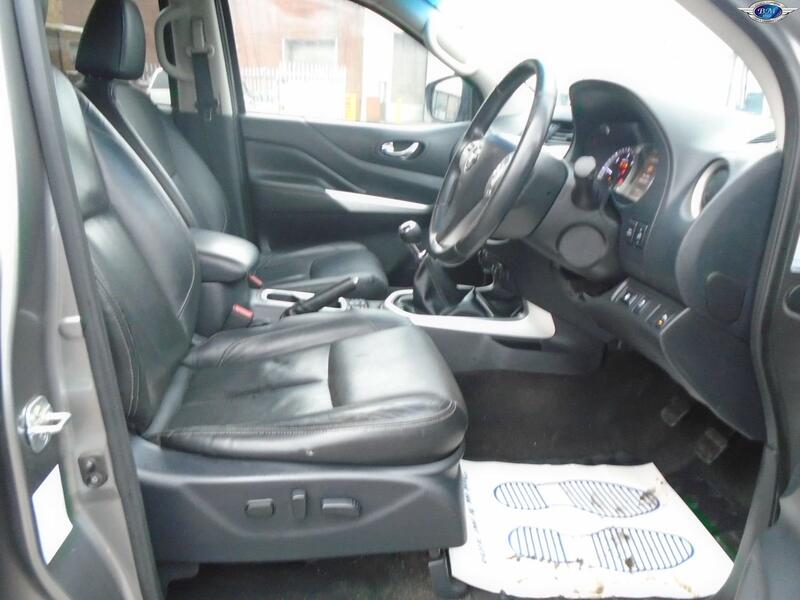 NISSAN NAVARA