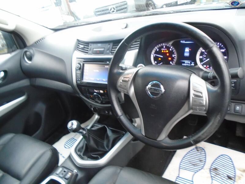 NISSAN NAVARA