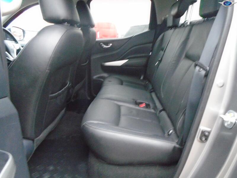 NISSAN NAVARA