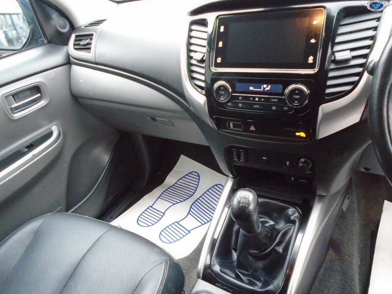 MITSUBISHI L200