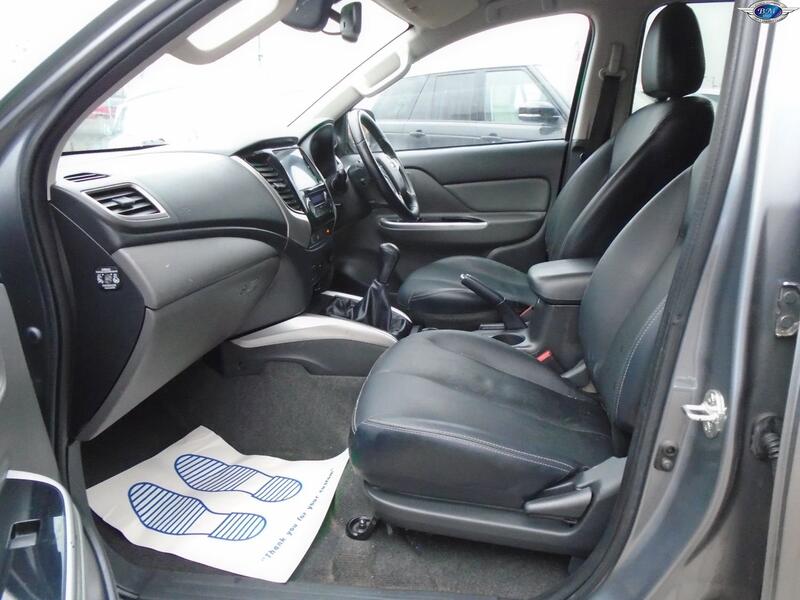 MITSUBISHI L200