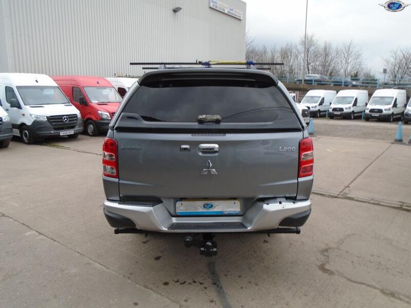 MITSUBISHI L200