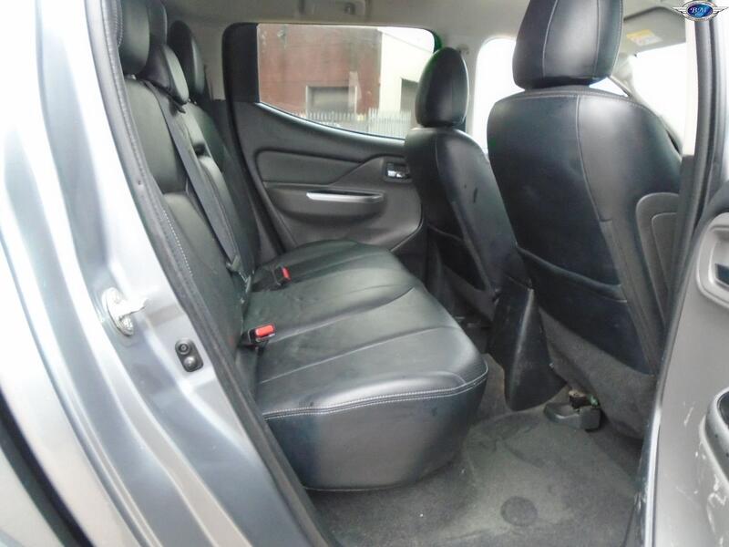 MITSUBISHI L200