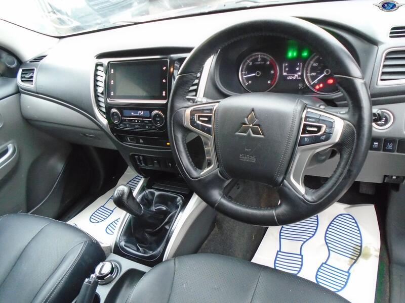 MITSUBISHI L200