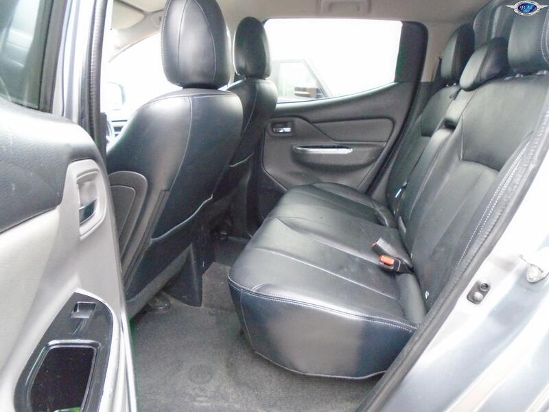 MITSUBISHI L200