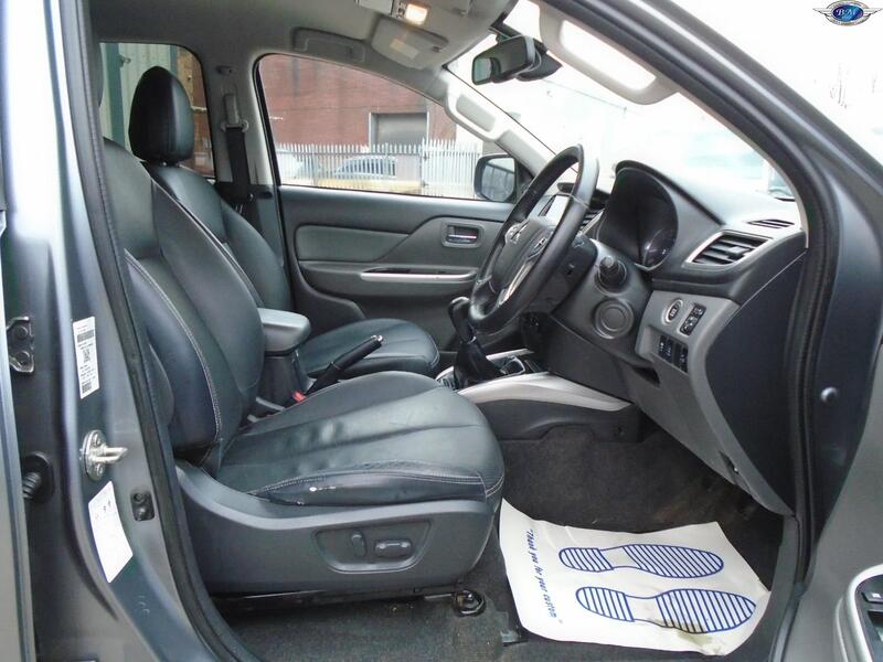 MITSUBISHI L200