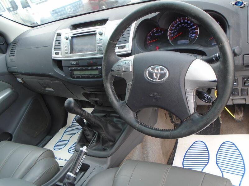 TOYOTA HILUX